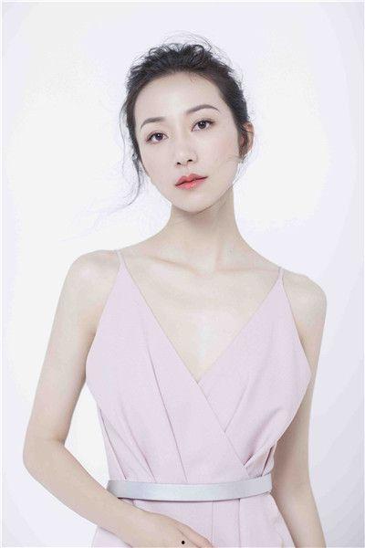 明星韩雪1983,1983年闪耀星途的璀璨星辰